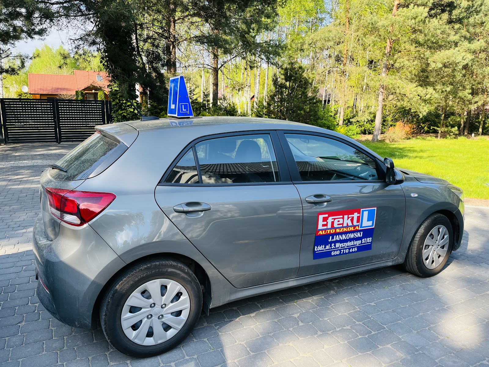 Auto szkoleniowe Auto Szkoły Łódź EFEKT z oznaczeniem L